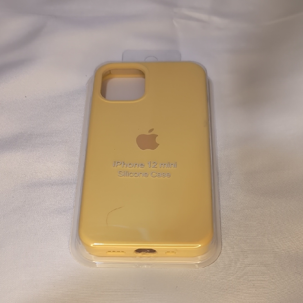 Apple iPhone 12 Mini Silicone Case - Soft Yellow